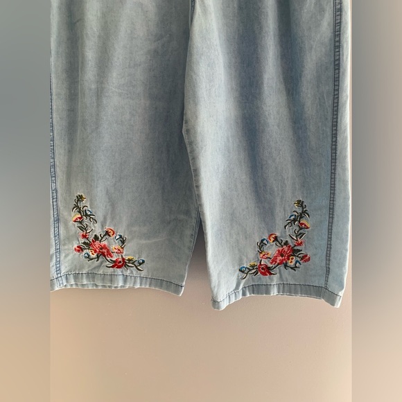 CW Classics Womens Blue Floral Embroidered Wide Leg Cropped Cottagecore Pants L - Picture 3 of 8
